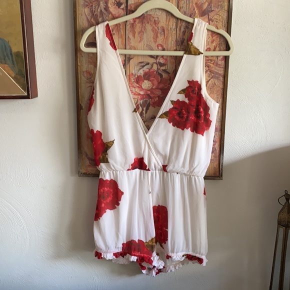 REVOLVE WINSTON WHITE BRAND BODYCON RED FLORAL RUFFLE DEEP V BOHO ROMPER S - Picture 13 of 15